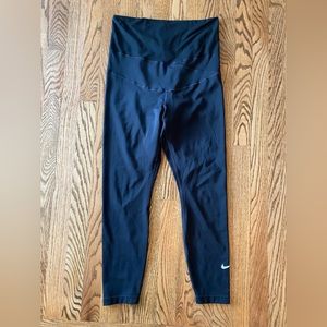 Nike Maternity Cropped Leggings Size Large